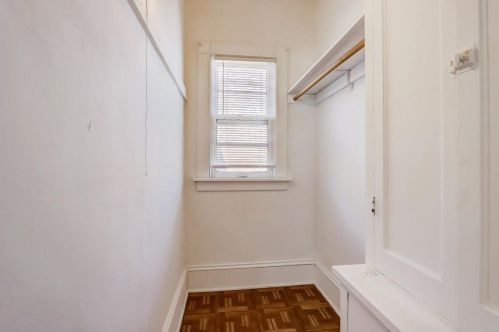 2438 7 St, Milwaukee WI 53215-3226 exterior