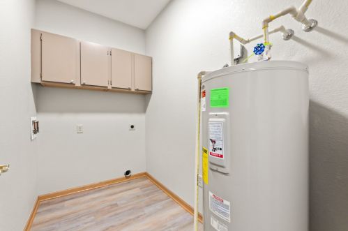 4790 Maple Leaf Cir, Milwaukee WI 53220-2783 exterior