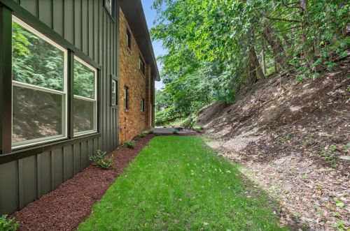 2302 Marbury Rd, Pittsburgh PA  15221-3670 exterior