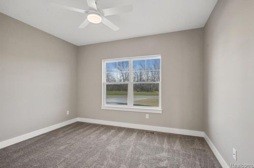 10478 Pne Vly Dr, Grand Blanc MI 48439-2677 exterior