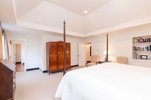 1552 Barrington Ct, Atlanta GA exterior