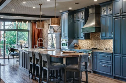 221 Mishawaka Ave, Mishawaka IN 46545-6015 exterior