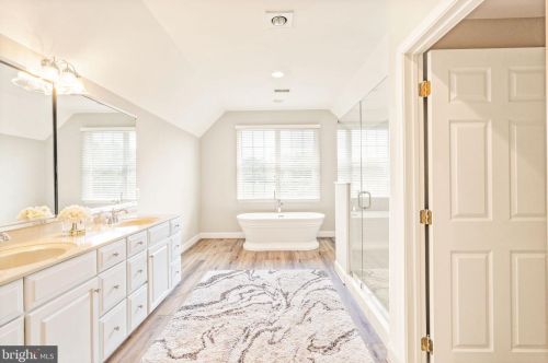 17675 Tobermory Pl, Leesburg VA 20175-7053 exterior