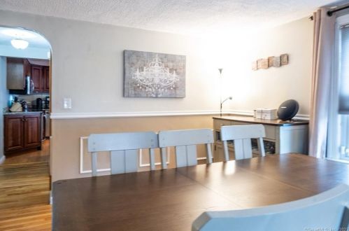 11 Hathaway Ave, Enfield CT 06082-4308 exterior