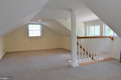 4 Leymar Rd, Glen Burnie MD 21060-7107 exterior