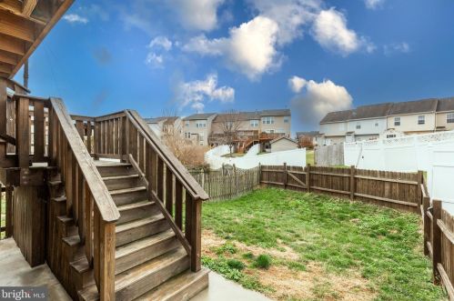 711 Grant Dr, Hanover PA  17331-2079 exterior