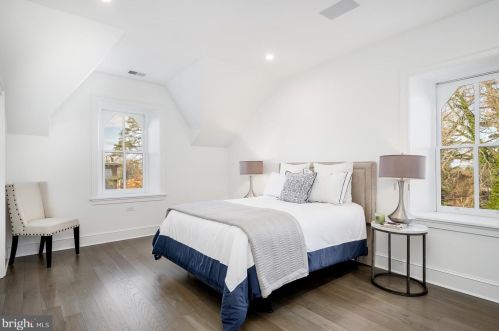 4 Chestnut Hill Ave, Philadelphia PA 19118-2715 exterior