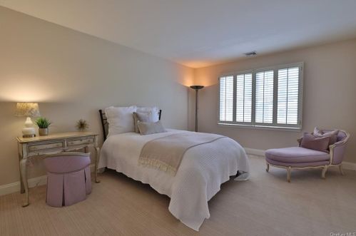 17 Caruso Pl, Armonk NY 10504-1366 exterior