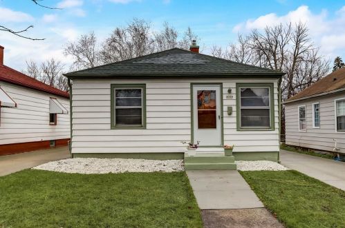 4330 36th St, Milwaukee, WI 53221-2002