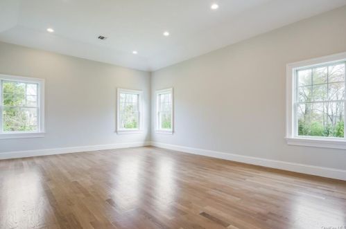 5 Hunter Dr, Armonk NY 10504-1228 exterior