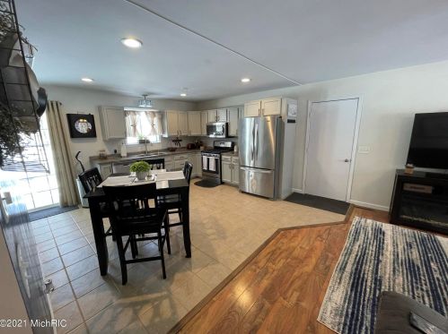 5541 Lamos Rd, Sylvan Beach MI 49461-9450 exterior