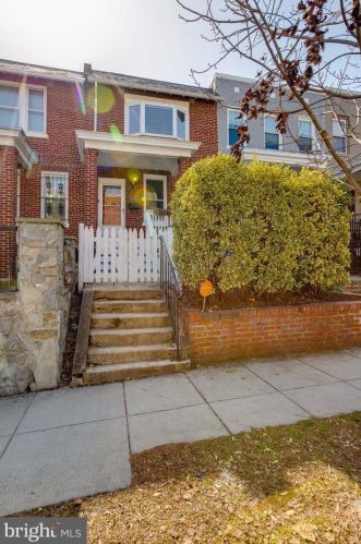 223 Douglas St, Washington, DC 20002-1031