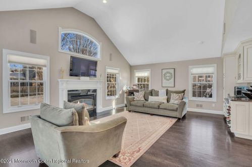 26 Brasch Blvd, Middletown NJ 07748-3161 exterior