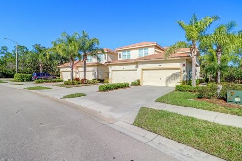 7882 Clemson St, Naples, FL 34104-5370