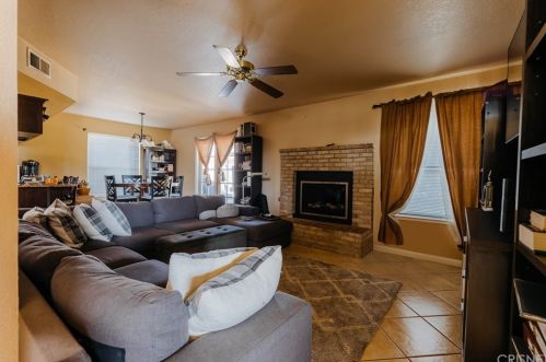 900 Silver Oak Dr, Bakersfield, CA 93312-4046