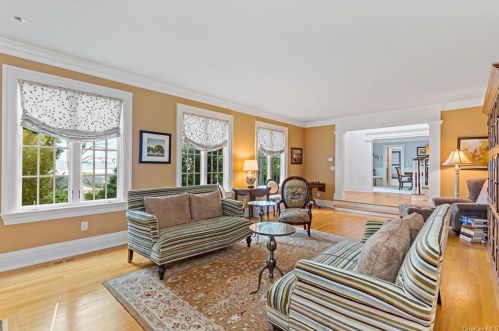 347 Riv Rd, Briarcliff NY 10510-2413 exterior