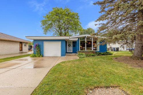 3600 Sunset Dr, Milwaukee, WI 53220-1221