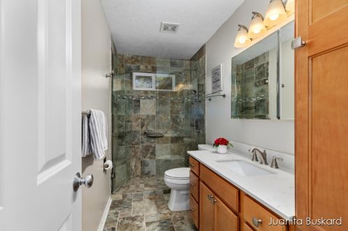 2461 Orchard Valley Dr, Fennville MI  49408-8461 exterior