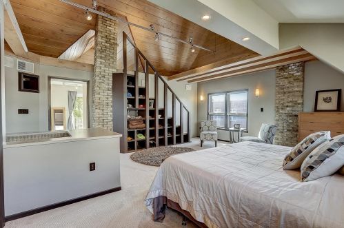 2230 Smt Ave, Milwaukee WI 53202-1245 exterior