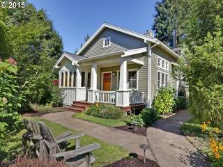 7029 Clinton St, Portland, OR 97206-1102