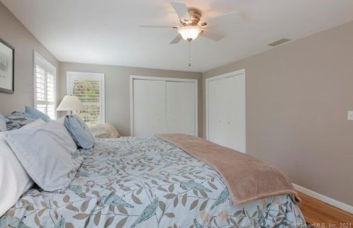 2 Deepwood Dr, Farmington CT 06032-1147 exterior