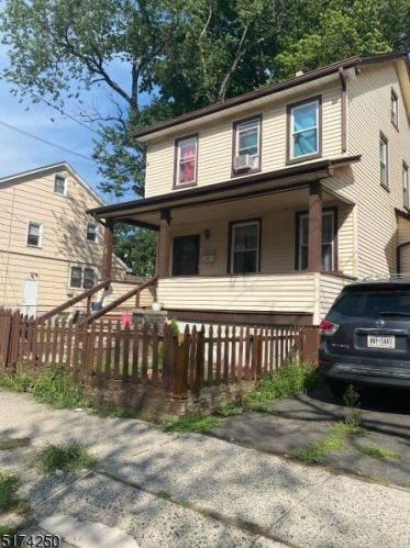 26 Becker Ter, Irvington NJ 07111-1311 exterior