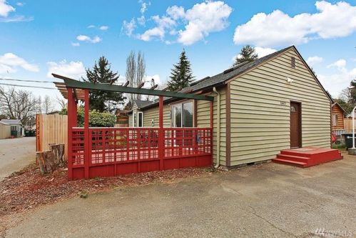 13627 8 Ave, Seattle WA  98177-3957 exterior