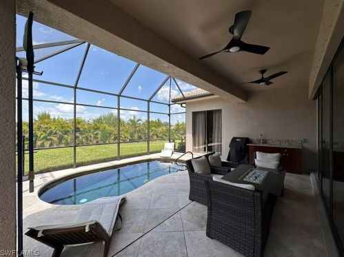 1430 Serrano Cir, Naples FL 34105-4952 exterior