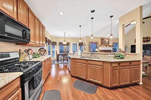 8418 Cross Country Dr, Humble TX 77346-6193 exterior