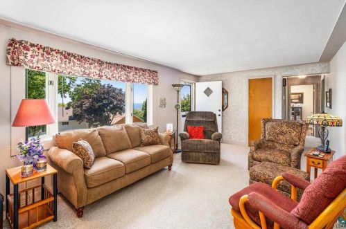 1445 Fern Ave, Duluth MN 55805-1133 exterior