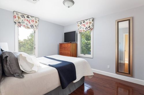 170 Blackstone Blvd, Providence RI 02906-5802 exterior