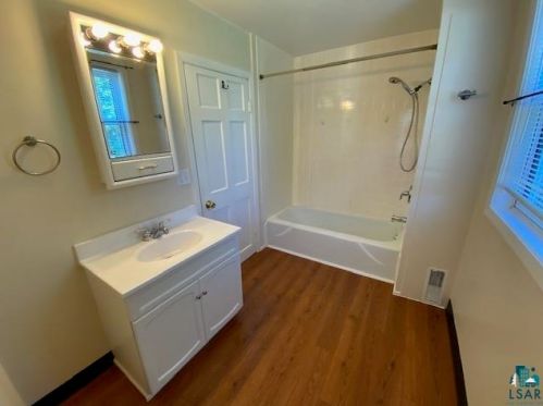 318 59 Ave, Duluth MN 55804-2559 exterior