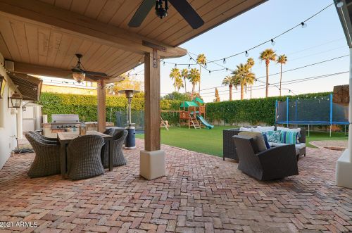 4507 Cheery Lynn Rd, Phoenix AZ 85018-6448 exterior