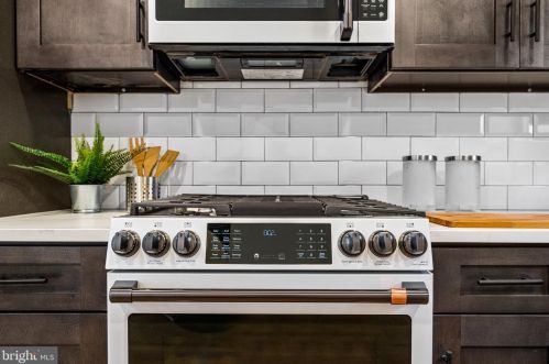 831 Greenwich St, Philadelphia PA 19147-6409 exterior