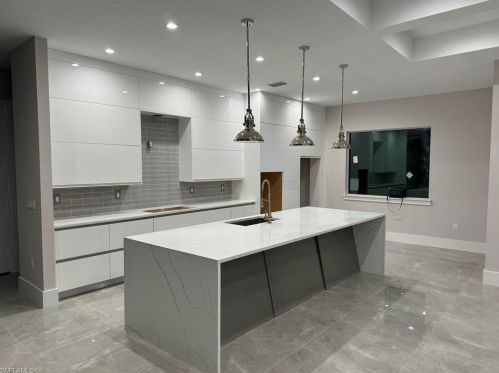 2461 Golden Gate Blvd, Naples FL 34120-3717 exterior