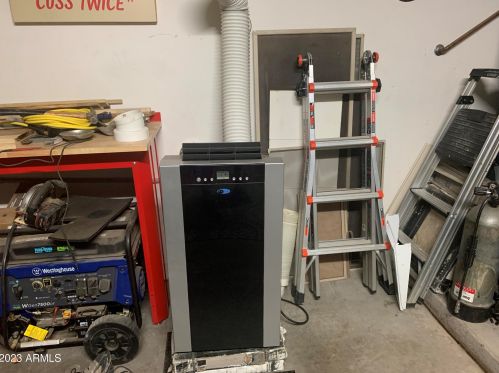 3819 74th Dr, Phoenix AZ  85043-7590 exterior