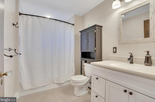 104 Morgan Ave, Riverton NJ 08077-1106 exterior