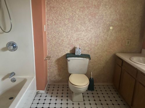 1324 Muskegon Ave, Grand Rapids MI 49504-3122 exterior