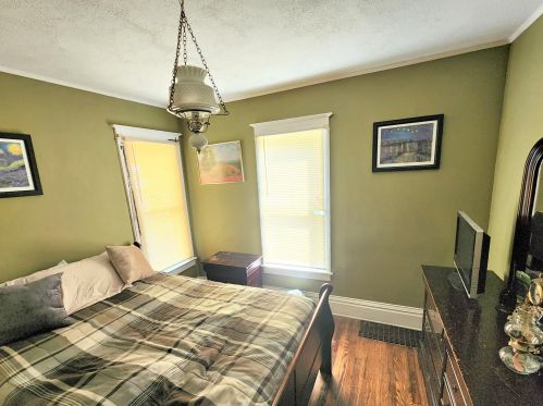 1431 Leahy St, Meskegon MI 49442-5035 exterior