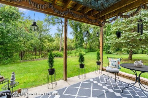 16120 Park Lake Rd, East Lansing MI 48823-9480 exterior