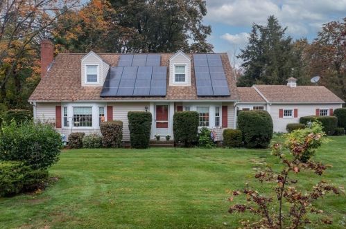 46 Caravelle Dr, Springfield, MA 01106-2552