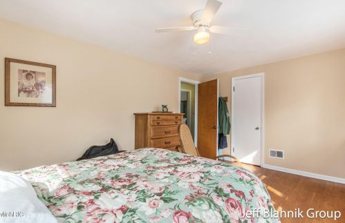 1808 Diamond Ave, Grand Rapids MI 49505-4815 exterior