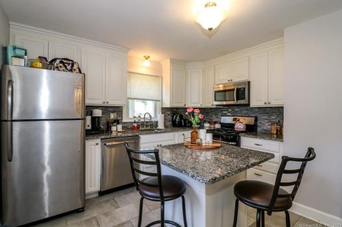 86 Kohary Dr, Milford, CT 06460-4948