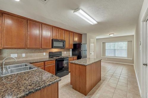 12222 Hawthorne Dr, Montgomery TX 77356-5449 exterior