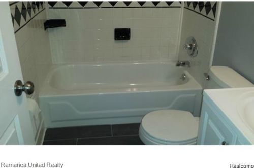 5688 Colonial St, Dearborn Heights MI  48127-3149 exterior