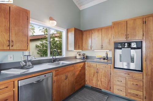 1404 Smt Rd, Berkeley CA 94708-2215 exterior