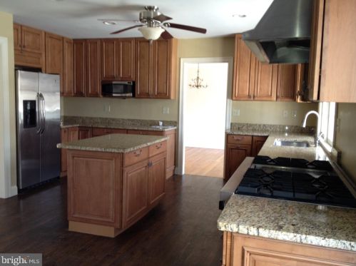 8110 Birnam Wood Dr, Mc Lean VA  22102-2713 exterior