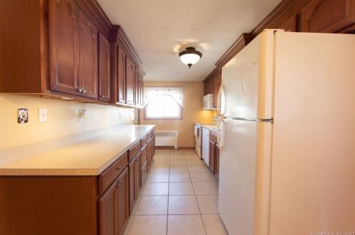 33 Tabor Rd, Enfield CT 06082-2056 exterior