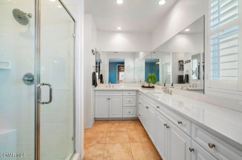 3204 Lisbon Ln, Oxnard CA 93036-7623 exterior