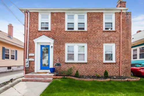 205 Chace Ave, Providence, RI 02906-2906